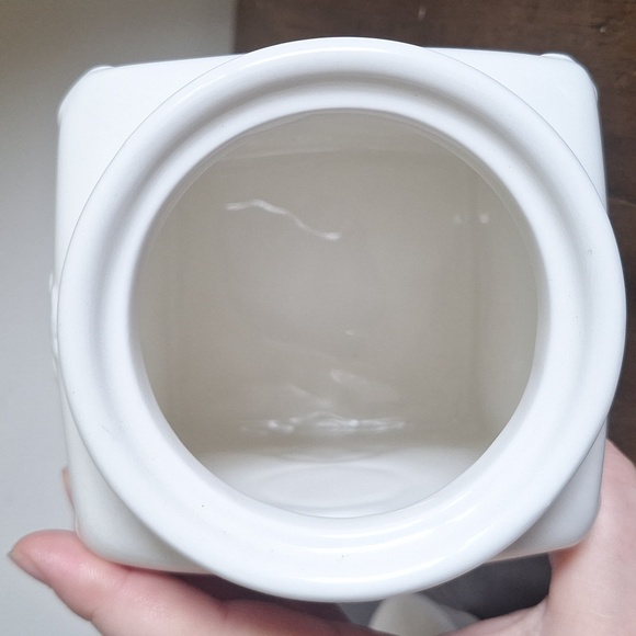 THL French Country White Ceramic Tea Canister - Picture 9 of 11